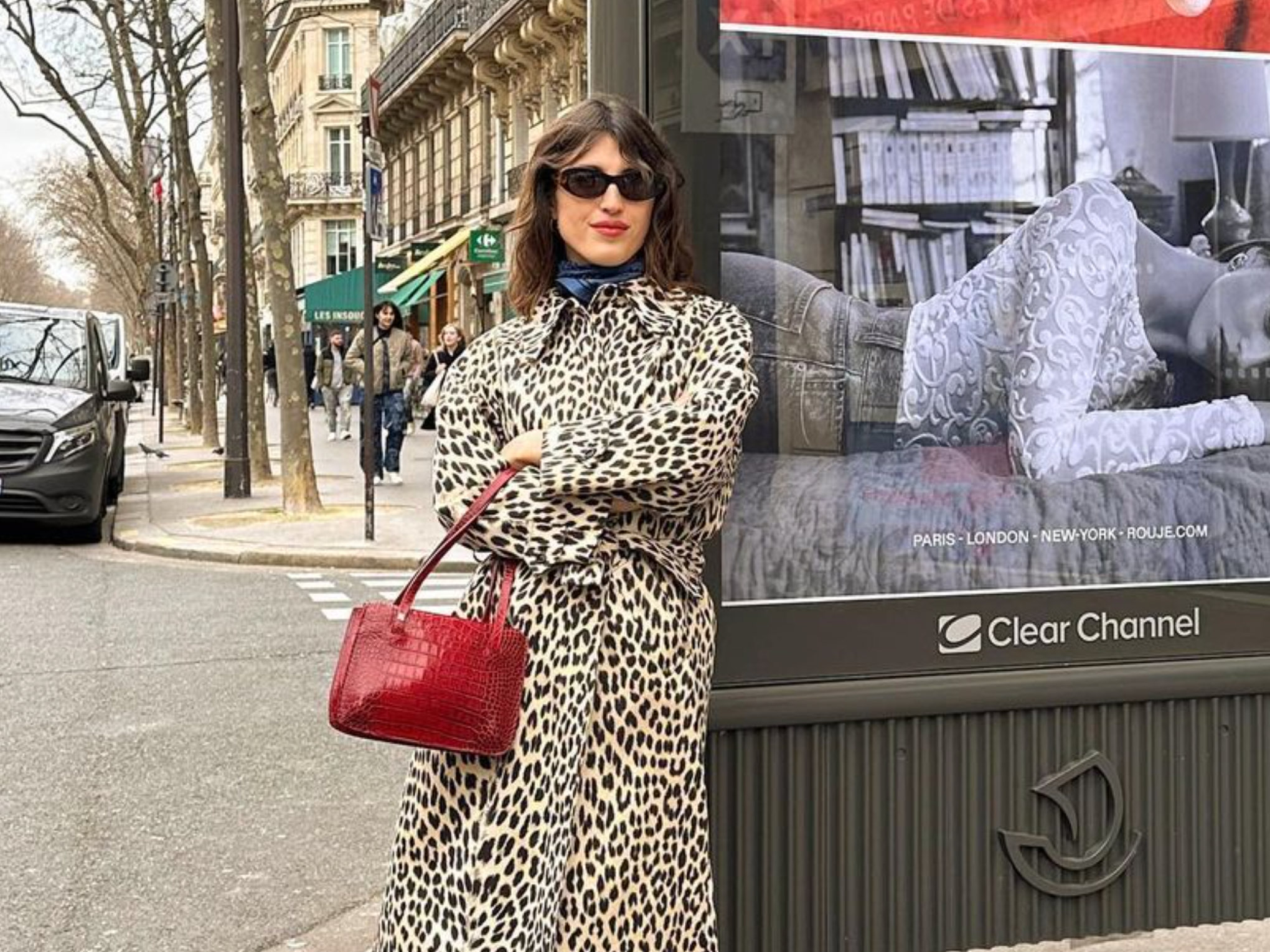 Midi Leopard Coat with Red Handbag — Leopard Coat Outfits