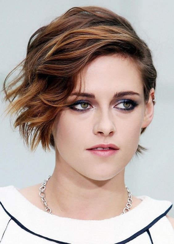 Honey Blonde Bob With Soft Curls Honey Blonde Bob With Soft Curls β Winter Hair Colors for Plus Size Women