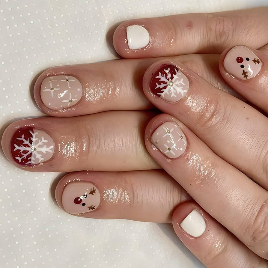 Festive Reindeer and Snowflakes Festive Reindeer and Snowflakes β Short Winter Nails