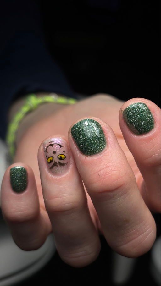 Short Square Deep Green Shimmer Grinch Face Short Square Deep Green Shimmer Grinch Face β Grinch Nails 2026