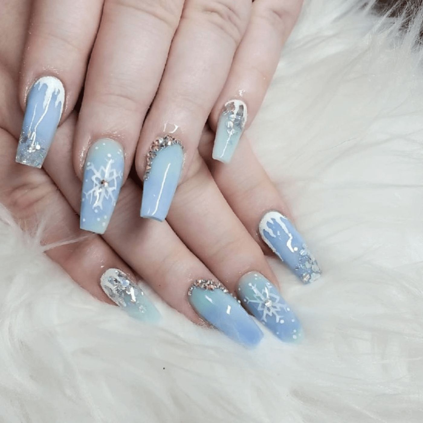 Blue White Gradient Icicle Coffin Nails Blue White Gradient Icicle Coffin Nails β Winter Nail Trends