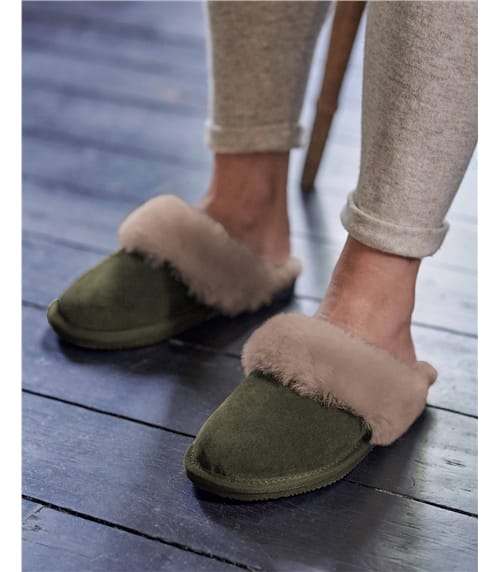 Grey Lounge Pants with Olive Green Ugg Slippers Grey Lounge Pants with Olive Green Ugg Slippers β Ugg Slippers Outfits