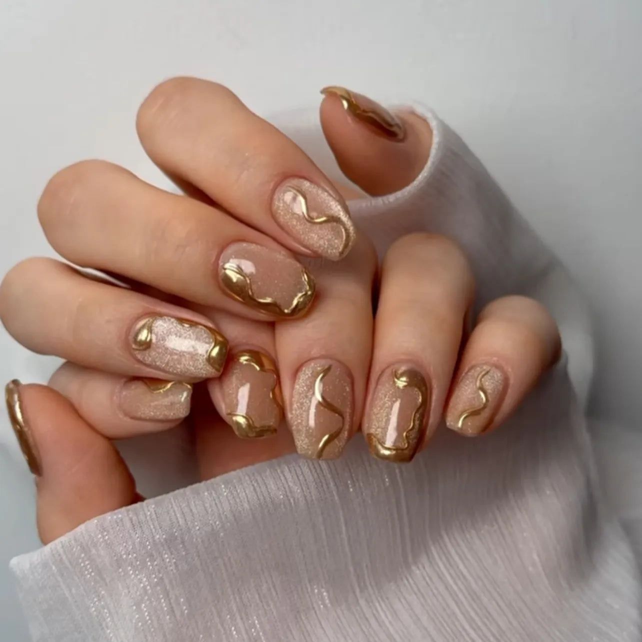 Iridescent Chrome Oval Nails for NYE Iridescent Chrome Oval Nails for NYE β NYE Nails 2027