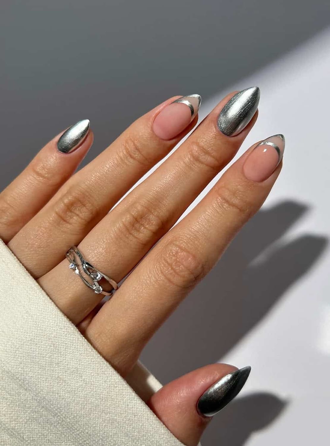 Tendances ongles automne-hiver 2025-2026 : 7 idées manucure à adopter cette saison 💅 - Taaora - Blog Mode, Tendances, Looks