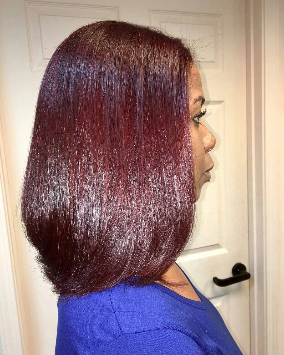 Smooth burgundy plum bob with rounded ends and red violet reflections Smooth burgundy plum bob with rounded ends and red violet reflections
