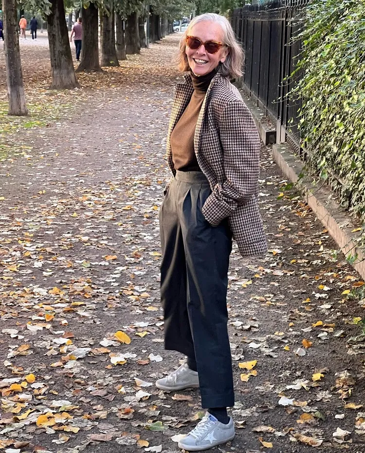Houndstooth Blazer with Turtleneck and Wide-Leg Culottes Houndstooth Blazer with Turtleneck and Wide-Leg Culottes β Winter Outfits for Women Over 60