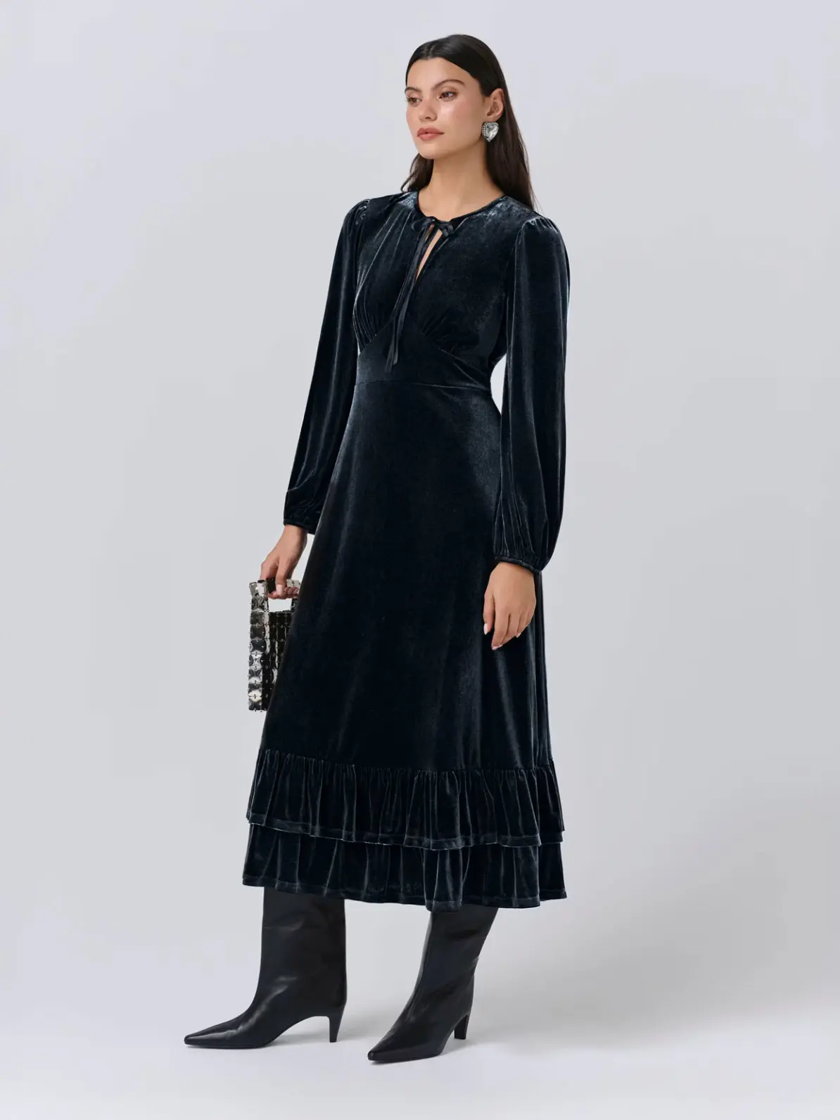 Velvet Midi Dress with Knee-High Boots Velvet Midi Dress with Knee-High Boots β Winter Going Out Outfits