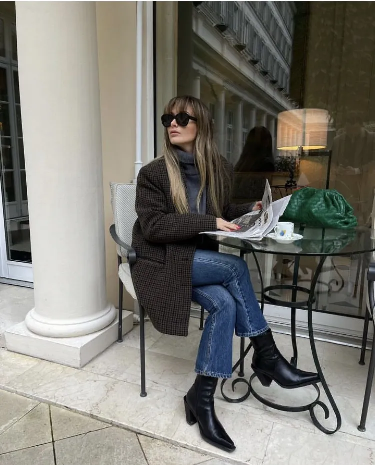 Houndstooth Blazer and Turtleneck for a Smart Casual Brunch — Winter Brunch Outfits