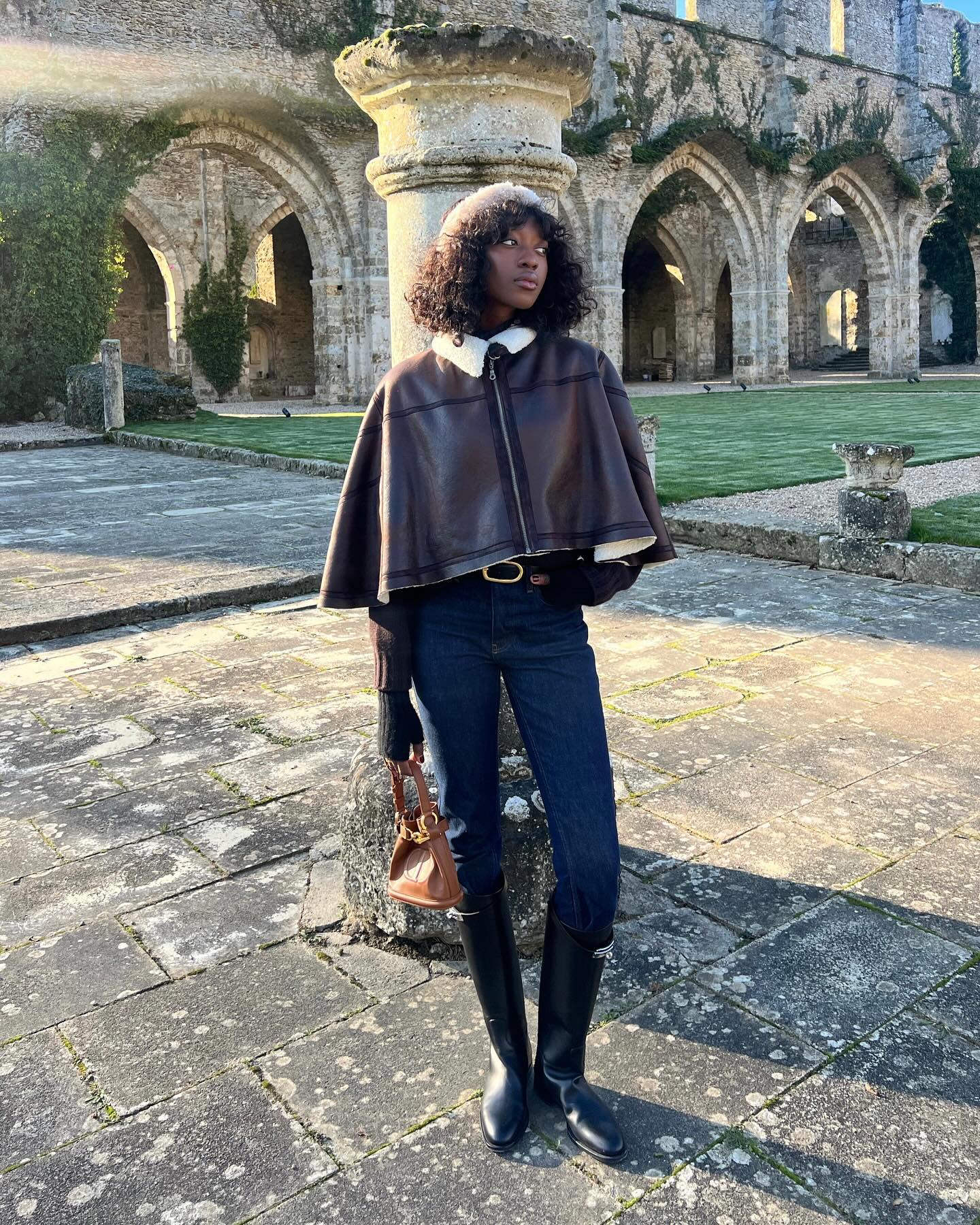 Leather Cape Offers a Dramatic Winter Layer Leather Cape Offers a Dramatic Winter Layer β Winter College Outfits