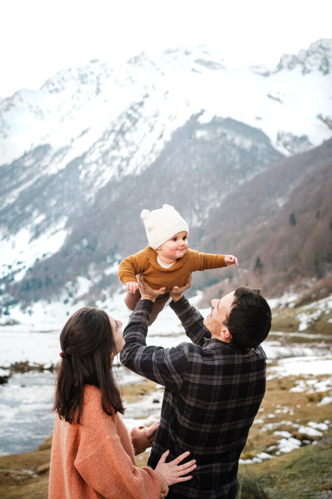 Textured Knit Cardigan and Flannel for a Relaxed Outdoor Shoot — Winter Photoshoot Outfits