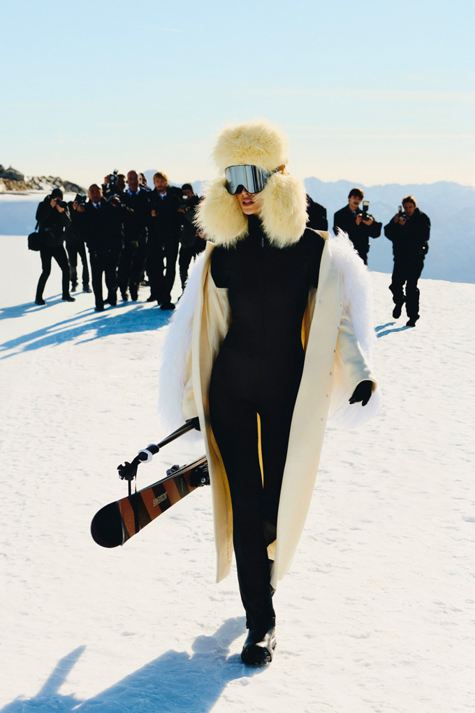 Black Ski Suit with Fur-Trimmed Coat for a Fashion-Forward Winter Sport Look — Winter Workout Outfits