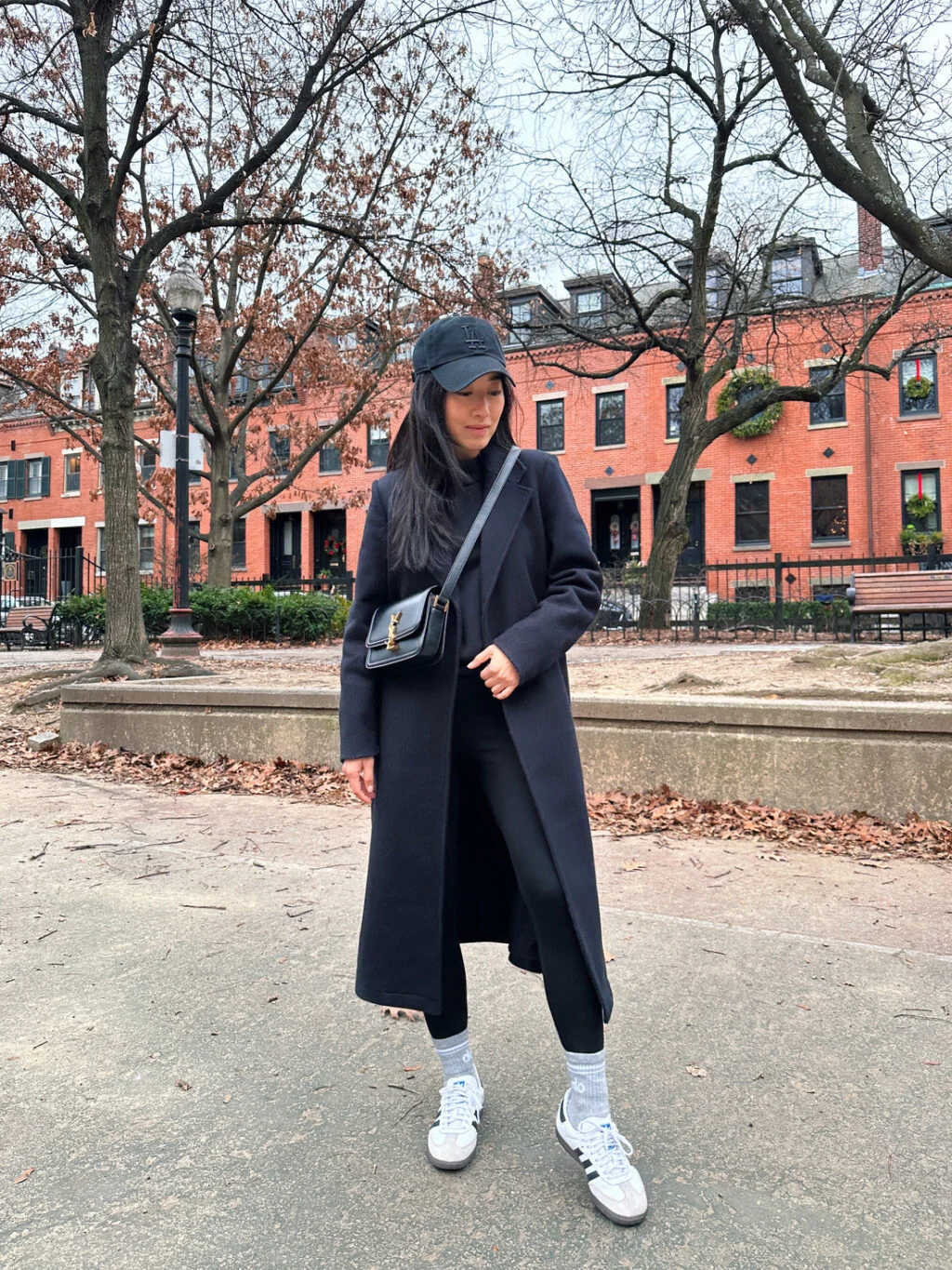 Monochromatic Black for Petite Legs Monochromatic Black for Petite Legs β Winter Outfits for Petite Women