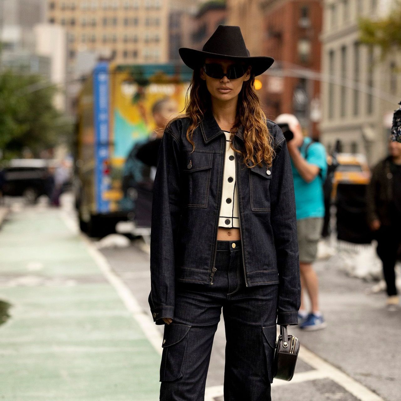 Denim Duo: Jacket and Cargo Pants with Cowboy Hat Denim Duo: Jacket and Cargo Pants with Cowboy Hat β Western Winter Outfits