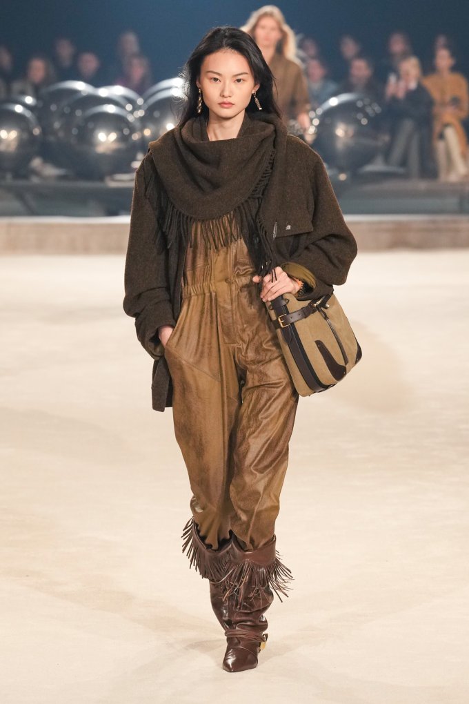 Fringed Jumpsuit and Scarf for a Western Evening Fringed Jumpsuit and Scarf for a Western Evening β Western Winter Outfits