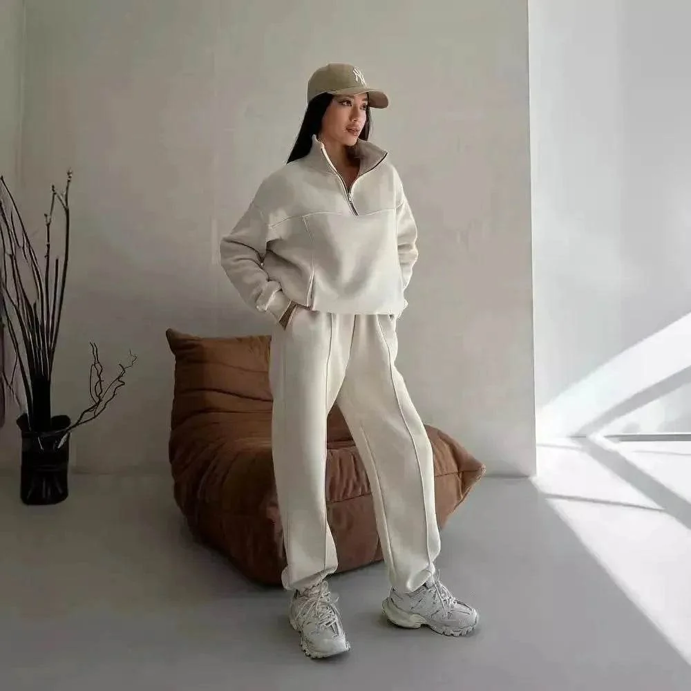 Cream Fleece Half-Zip Set with Chunky Sneakers Cream Fleece Half-Zip Set with Chunky Sneakers β Y2K Winter Outfits