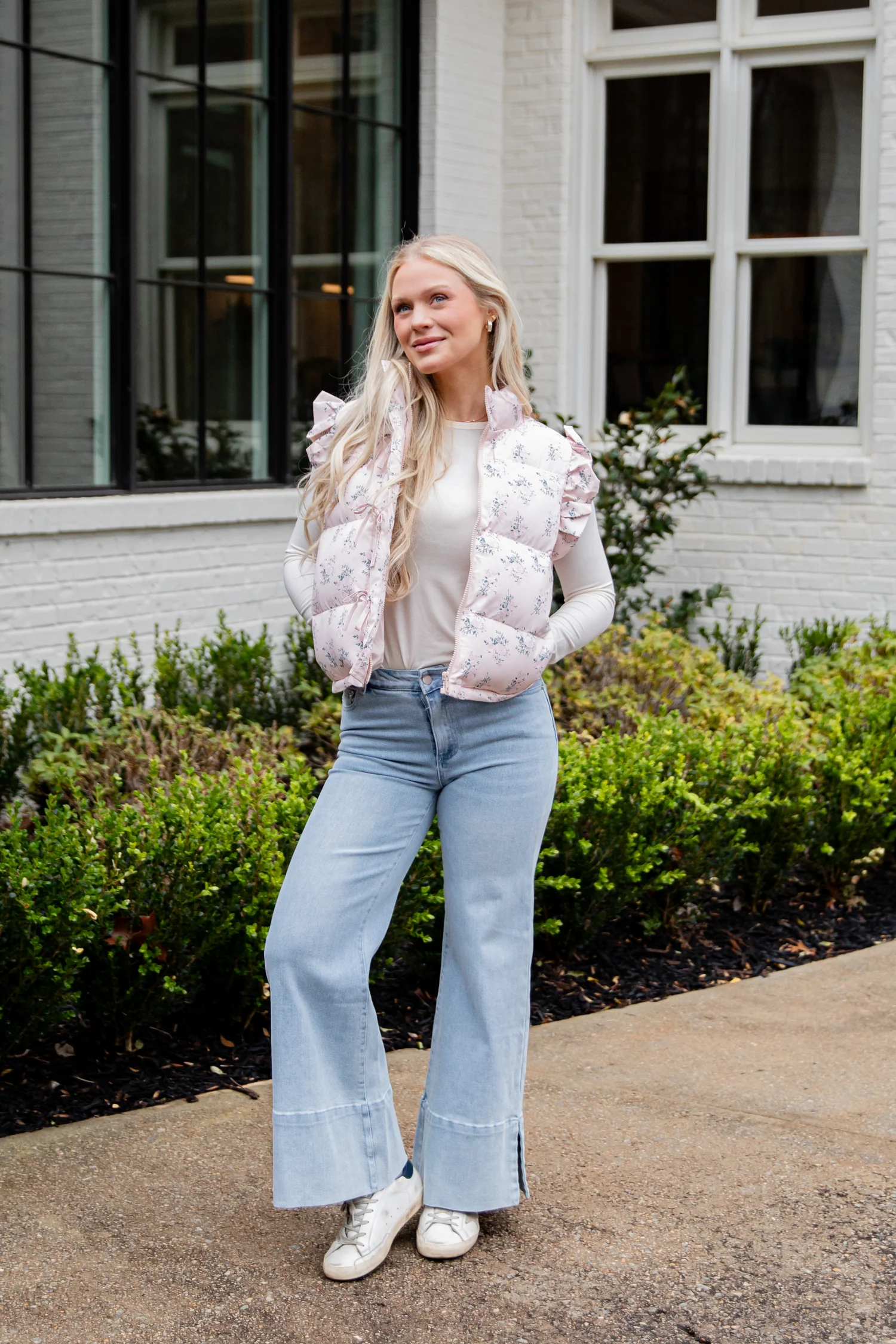 Floral Puffer Vest Over a White Top and Jeans Floral Puffer Vest Over a White Top and Jeans β Puffer Vest Outfits