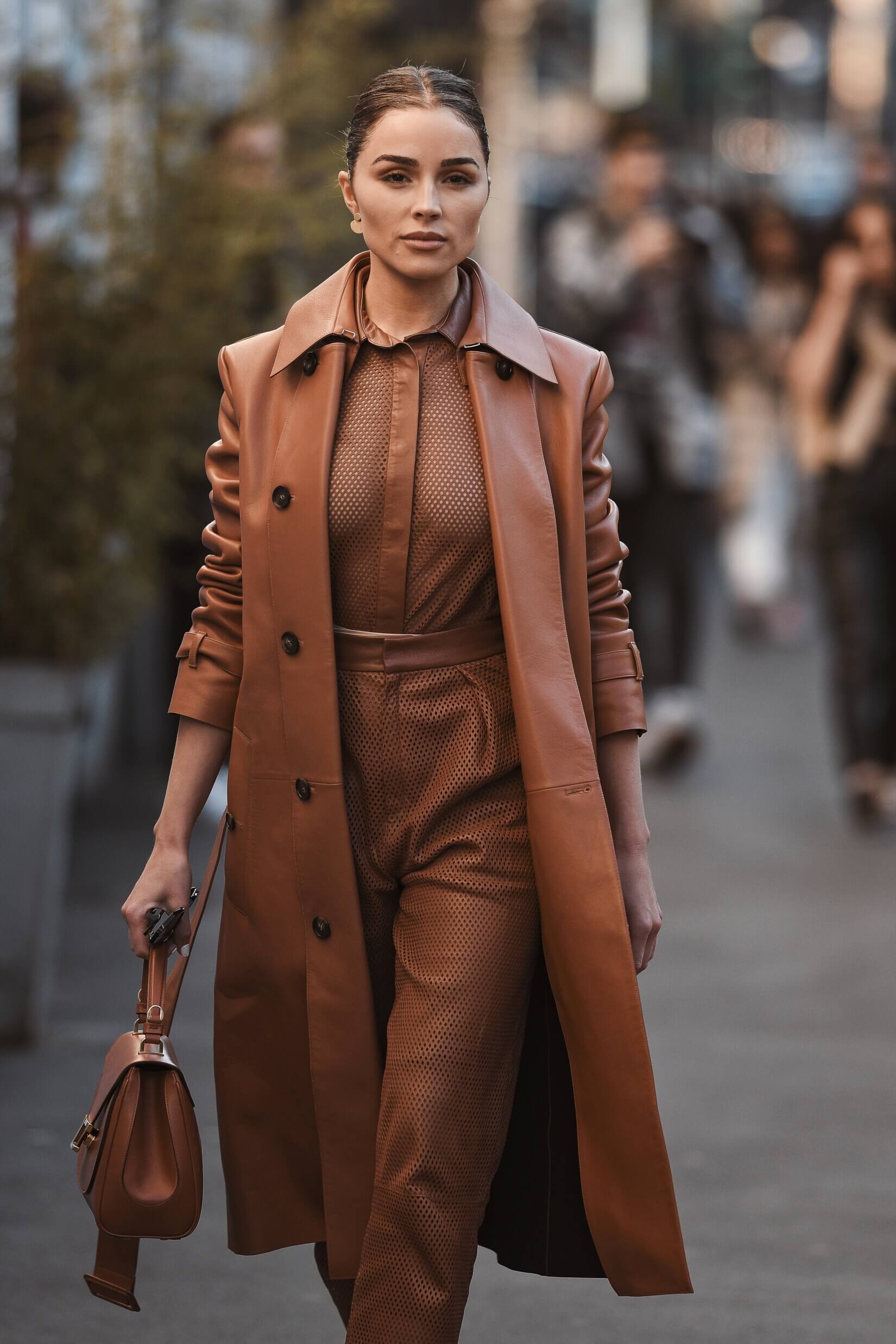 Chic Outfit Idea — Brown Coat Outfits