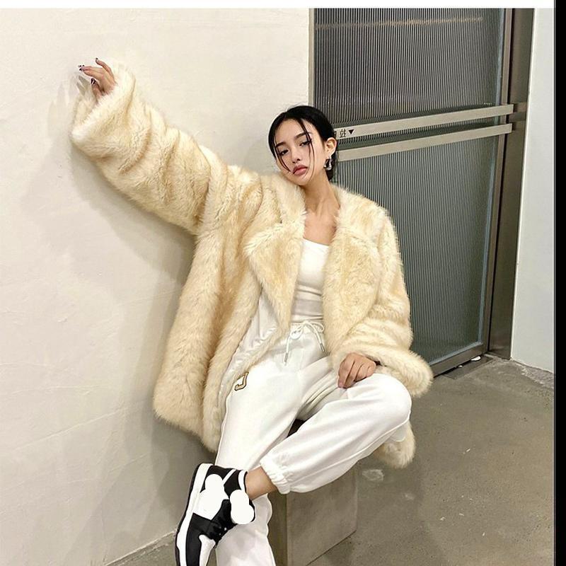 Oversized Cream Faux Fur Jacket with Athleisure Oversized Cream Faux Fur Jacket with Athleisure โ Faux Fur Coat Outfits