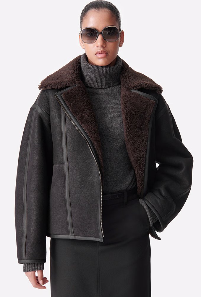Cropped Dark Brown Shearling Aviator Jacket with Grey Turtleneck Cropped Dark Brown Shearling Aviator Jacket with Grey Turtleneck โ Shearling Coat Outfits