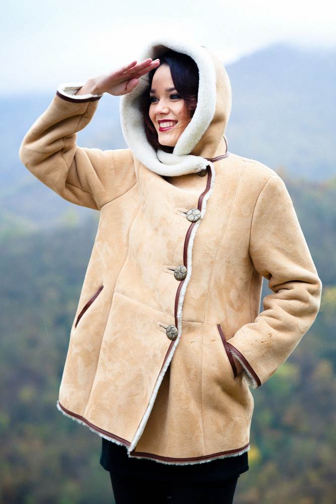 Relaxed Beige Shearling Coat with Contrasting Trim Relaxed Beige Shearling Coat with Contrasting Trim โ Shearling Coat Outfits