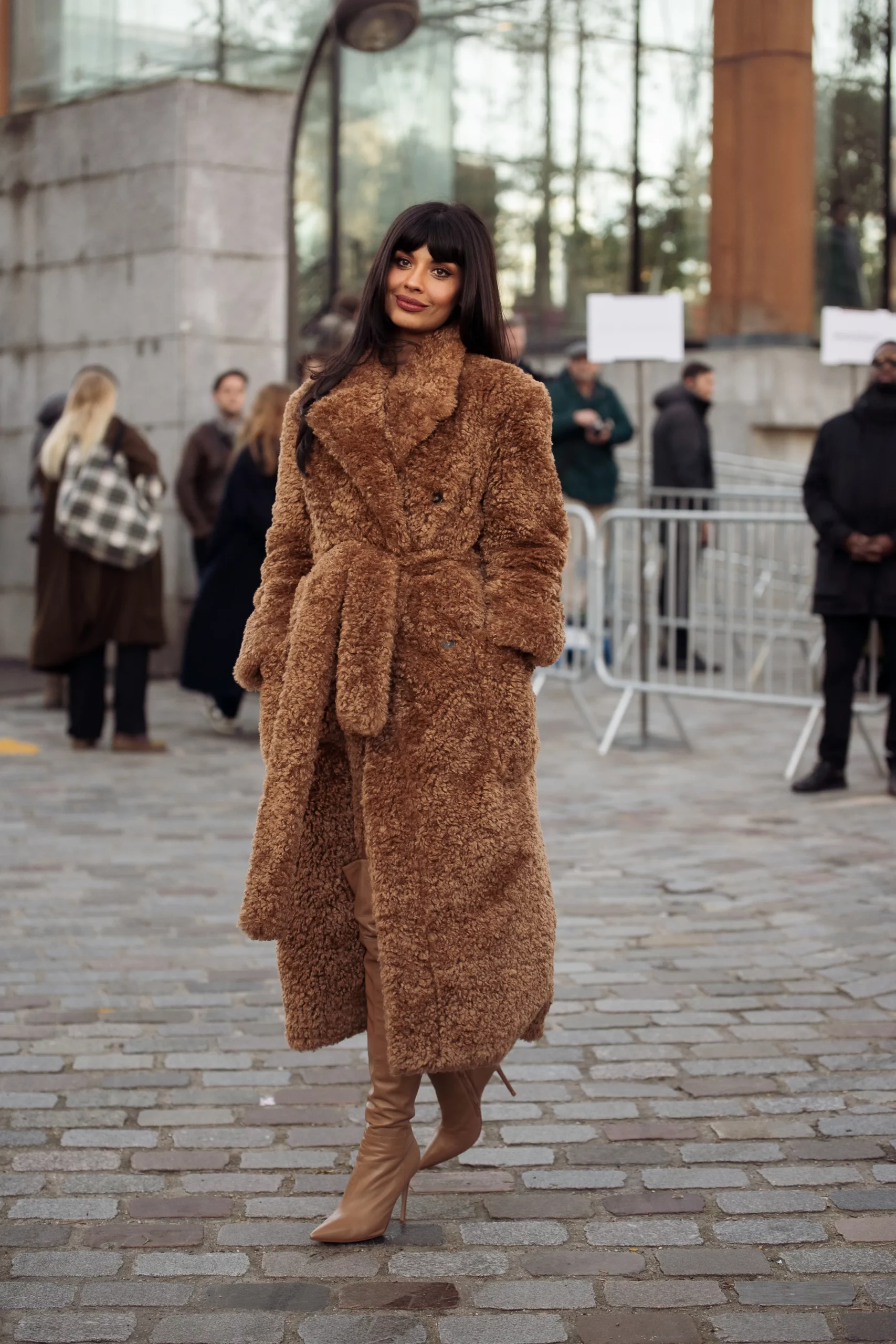 Street Style Autumn Winter Outfit Idea — Teddy Coat Outfits