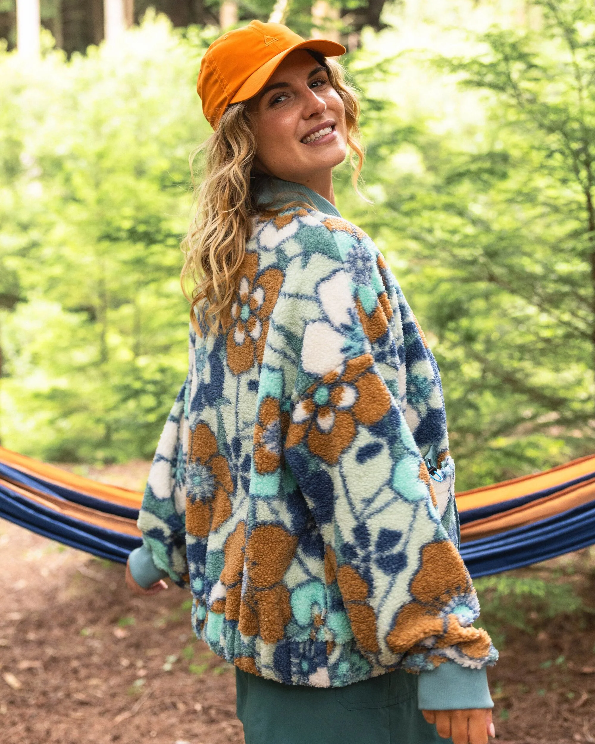 Casual Outdoor Outfit Idea Casual Outdoor Outfit Idea โ Fleece Jacket Outfits