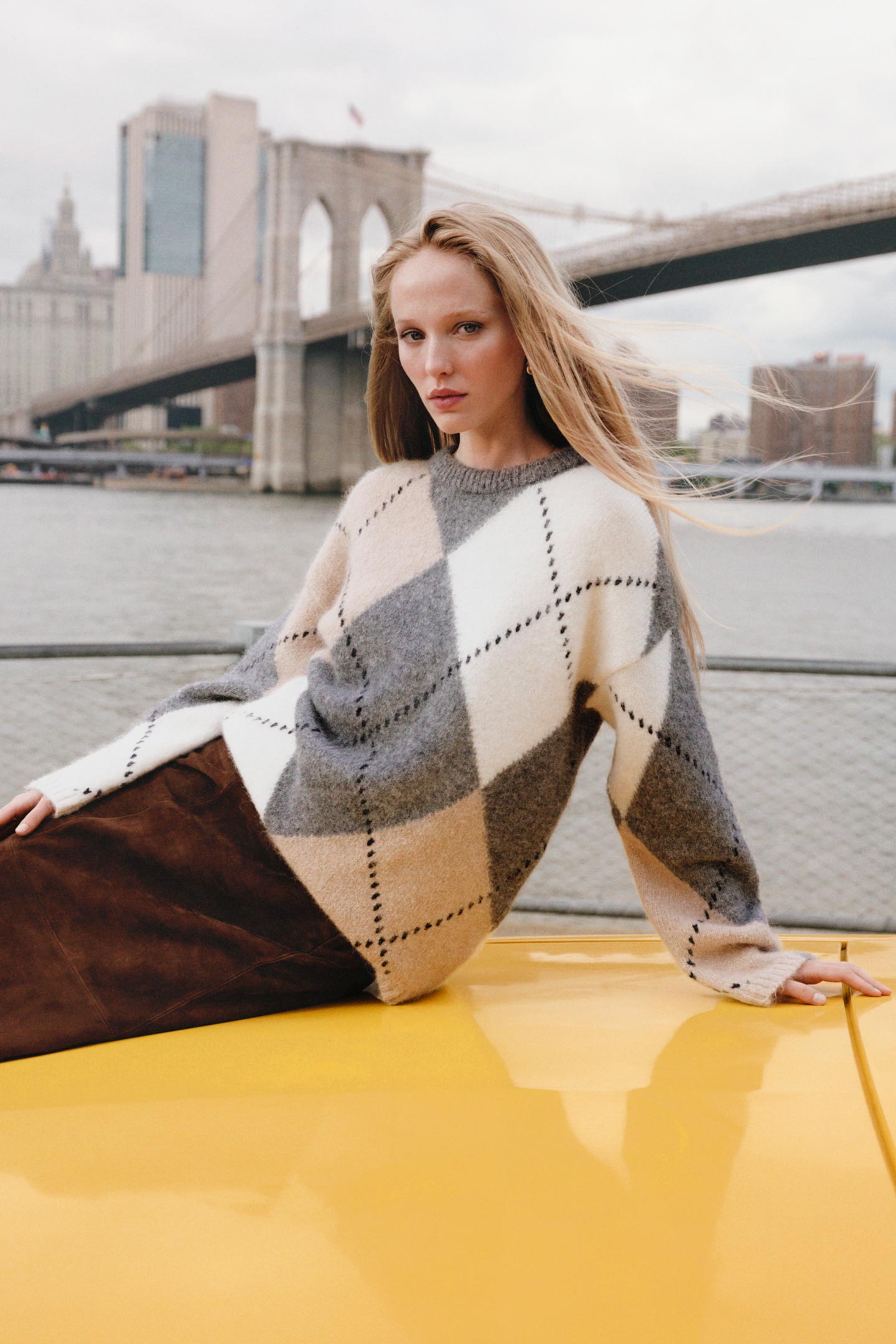 Argyle Knit Sweater Paired with Wide-Leg Trousers Argyle Knit Sweater Paired with Wide-Leg Trousers โ Sweater Outfits