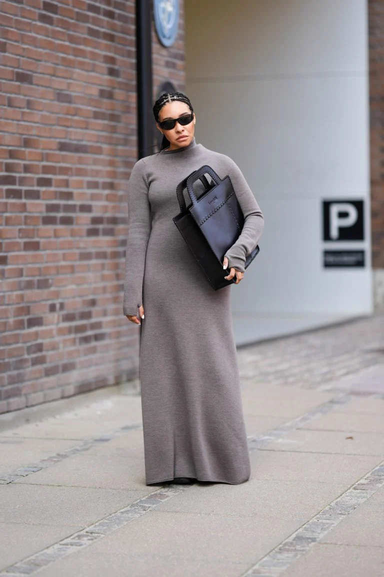 Grey Knit Maxi Sweater Dress with Black Boots and Sunglasses Grey Knit Maxi Sweater Dress with Black Boots and Sunglasses โ Sweater Dress Outfits