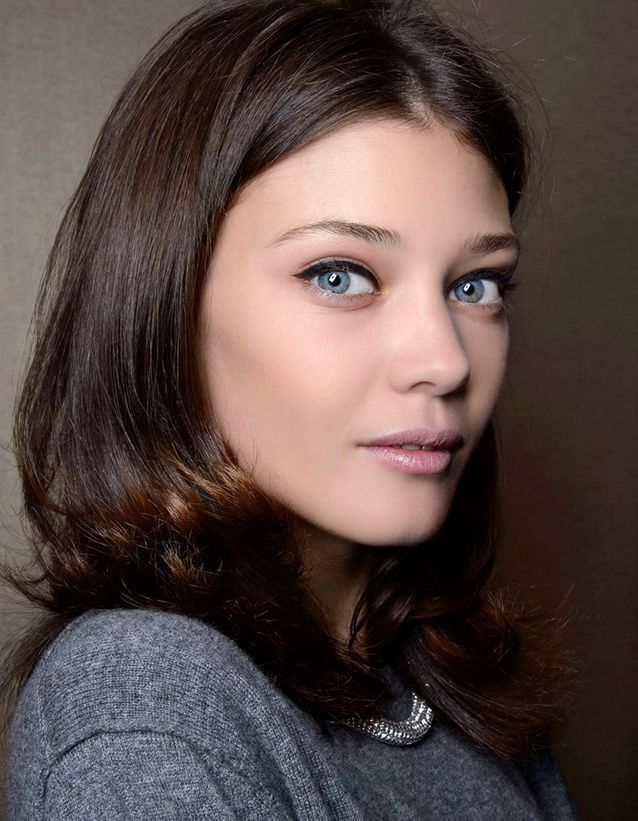 Collarbone Rich Dark Brown With Auburn — Winter Hair Colors for Blue Eyes