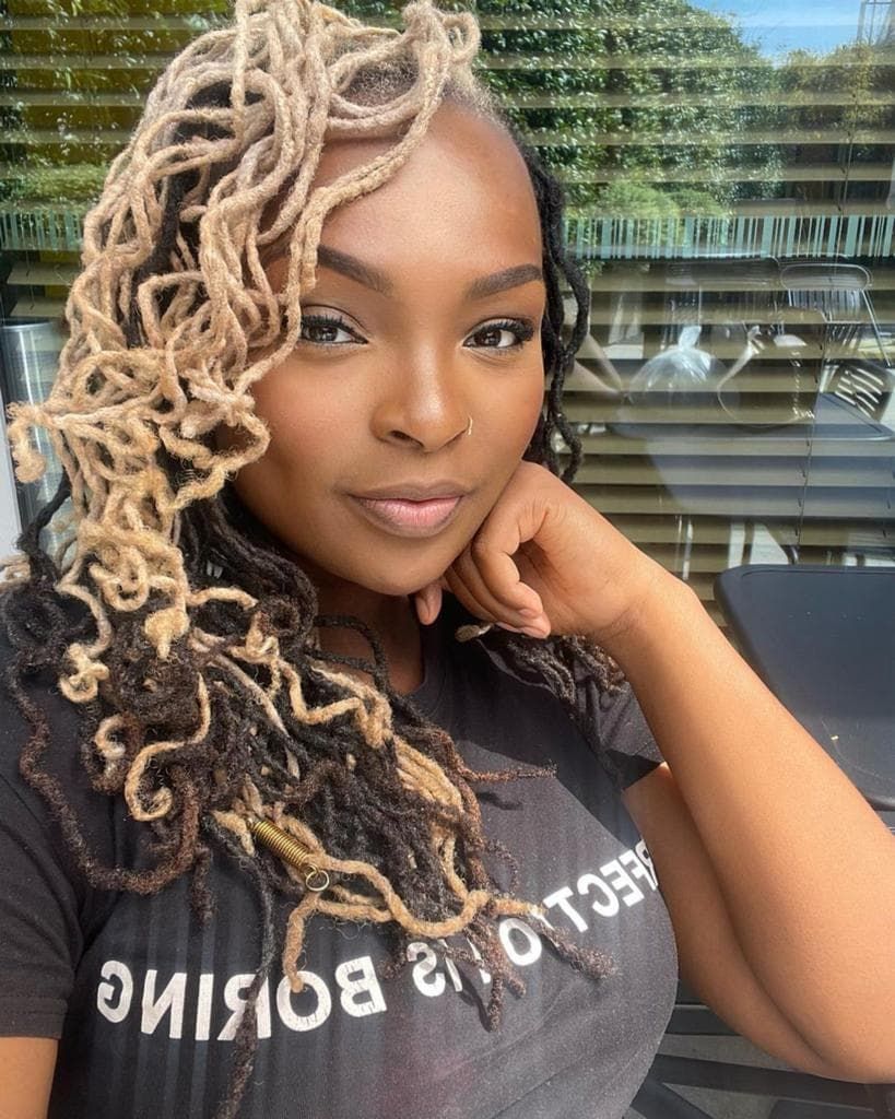 Black And Blonde Highlights Visual Idea — Winter Hairstyles for Black Women