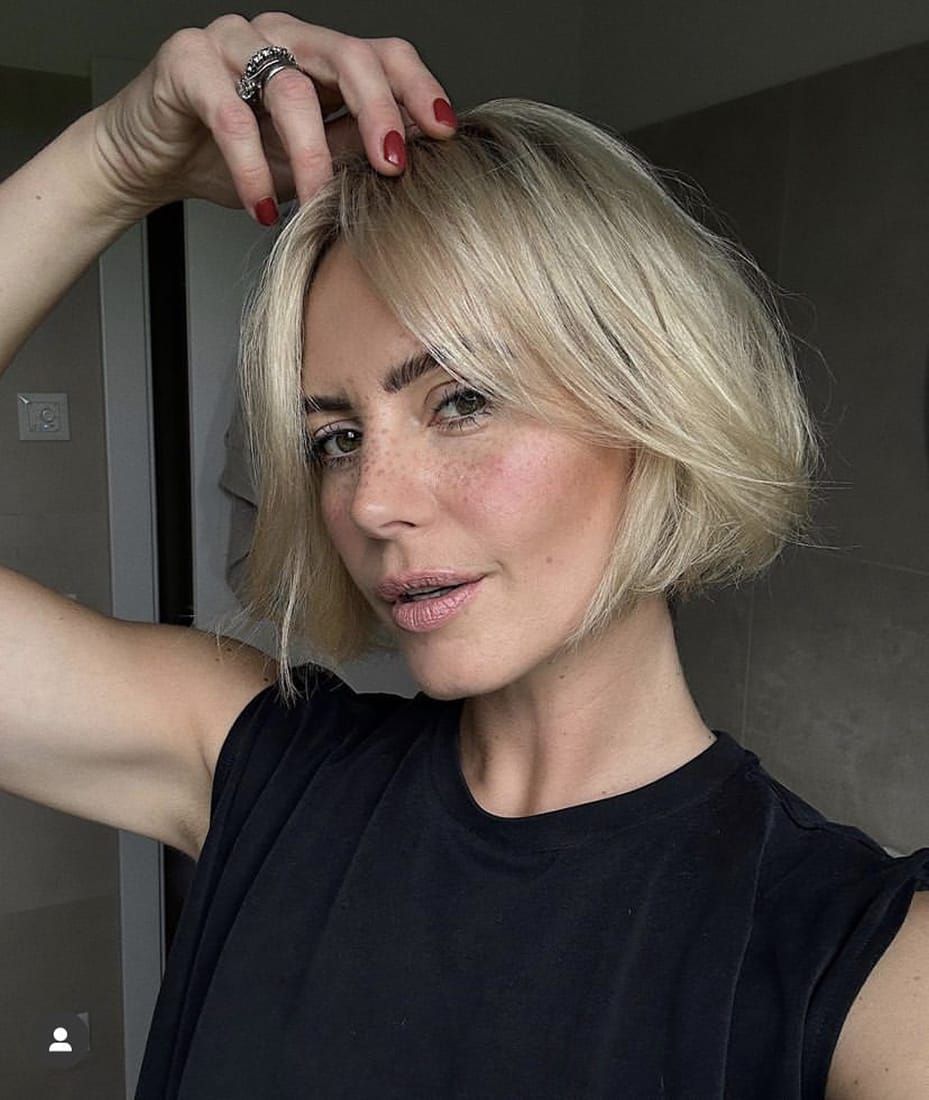 Chin-Length Bob With Curtain Bangs Chin-Length Bob With Curtain Bangs β Winter Hairstyles with Bangs