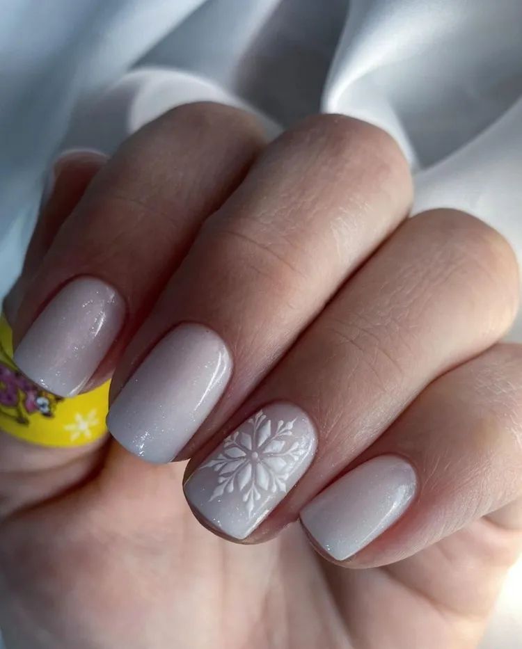 Snowflake French Tip Christmas Nails Snowflake French Tip Christmas Nails β Short Christmas Nails 2026