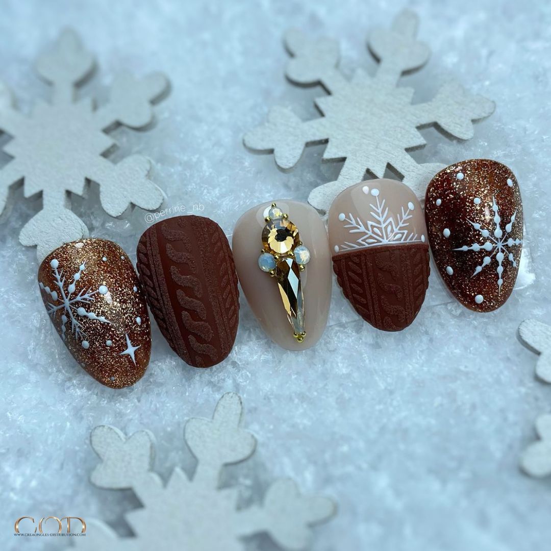 Matte Brown Cable Knit with Crystal Embellishment Matte Brown Cable Knit with Crystal Embellishment β Short Christmas Almond Nails 2026
