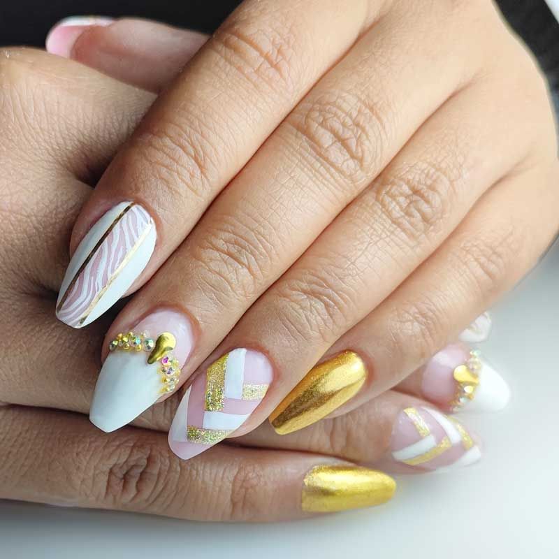 Glamorous Coffin Nails With Gold Foil Glamorous Coffin Nails With Gold Foil β NYE Nails 2027