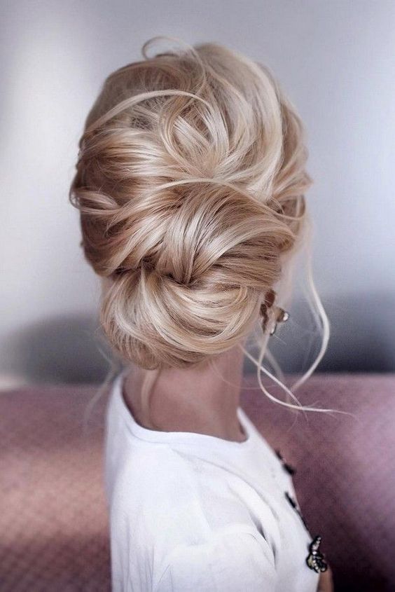 Effortless Textured Messy Bun Effortless Textured Messy Bun β Winter Party Hairstyles
