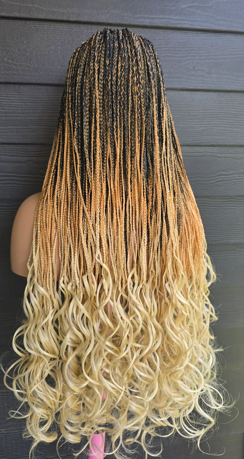 Mid-Back Black To Blonde Ombre With Curls Mid-Back Black To Blonde Ombre With Curls β Winter Knotless Braids