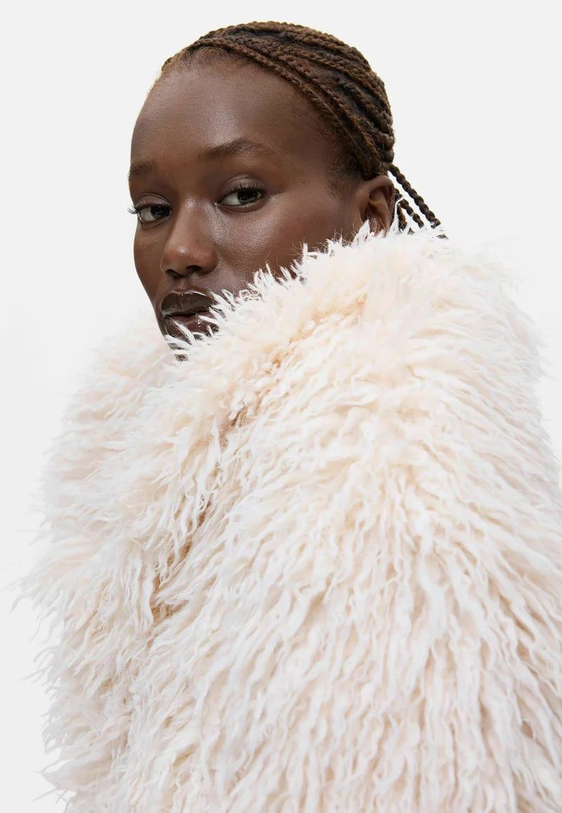 Visual Idea β The Model Has Dark Brown Visual Idea β The Model Has Dark Brown β Winter Braid Colors for Black Women