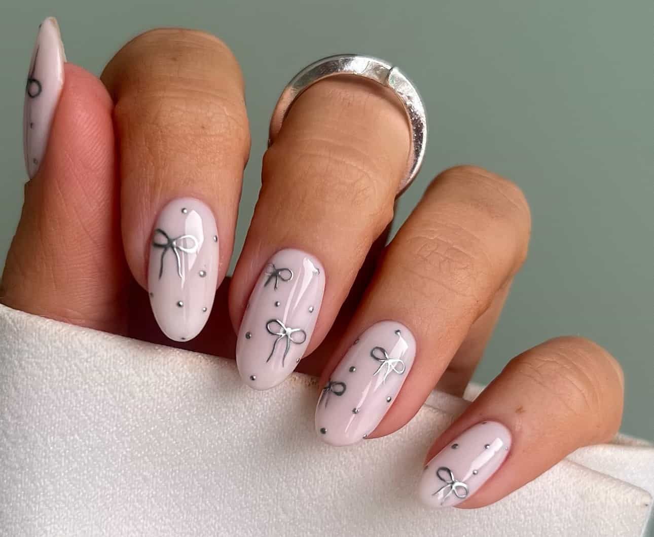 Pale Pink Silver Bow Accent Nails Pale Pink Silver Bow Accent Nails β Winter Nail Art Simple