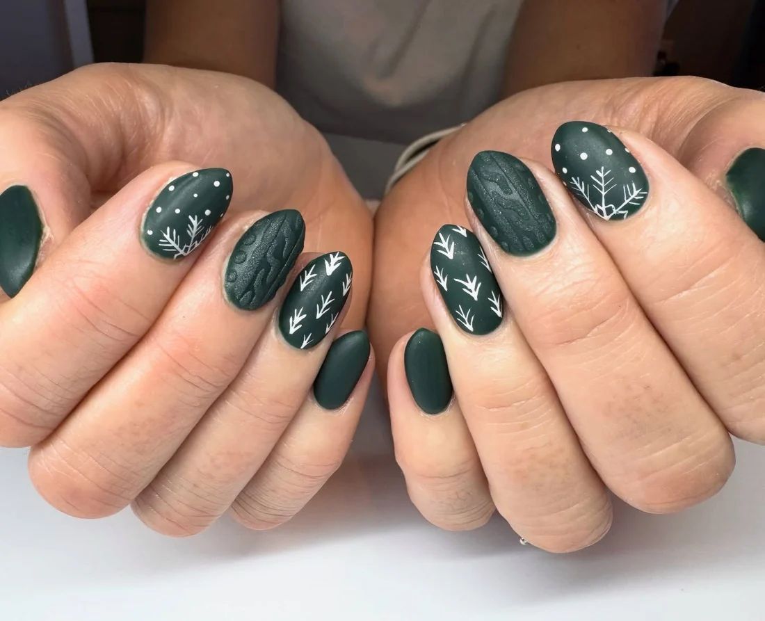 Matte Forest Green Knit & Snowflakes — Cozy Winter Nails