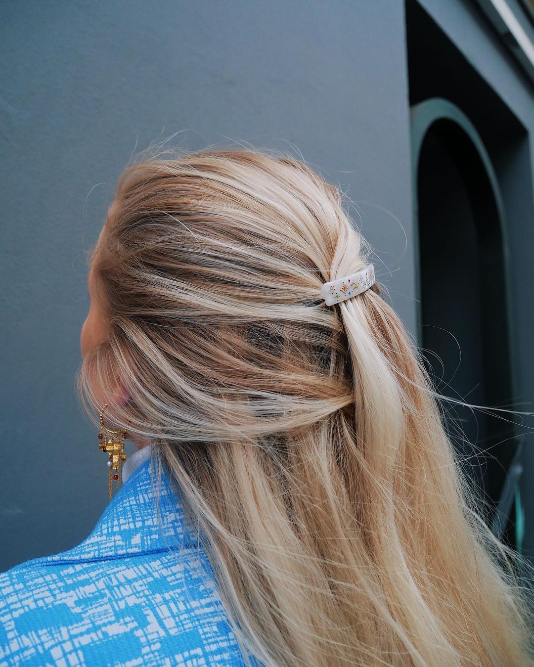 Shoulder Length Waves With Side Swept Bangs — Winter Half Up Half Down Hairstyles