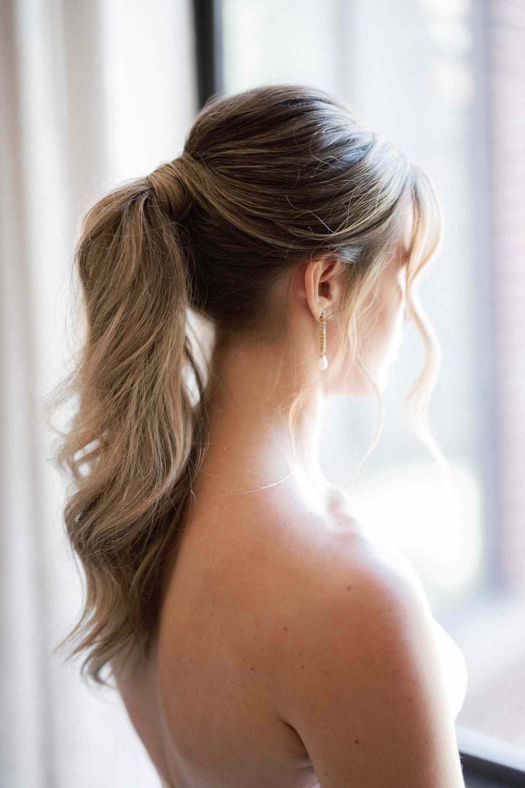 High Ponytail With Loose Strands — Winter Hairstyles for Thin Hair