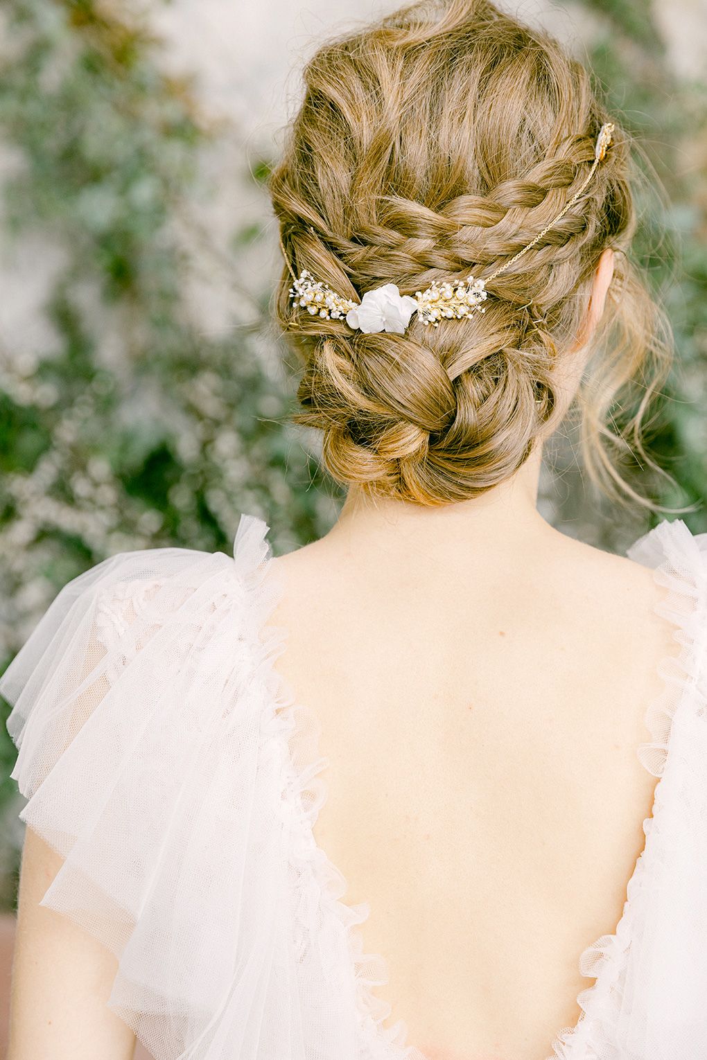 Collarbone Visual Idea Collarbone Visual Idea β Winter Wedding Guest Hairstyles