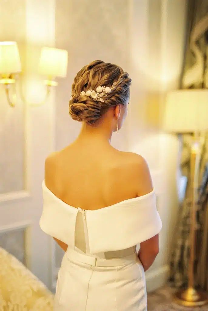 Light Brown With Blonde Highlights Visual Idea Light Brown With Blonde Highlights Visual Idea β Winter Wedding Guest Hairstyles