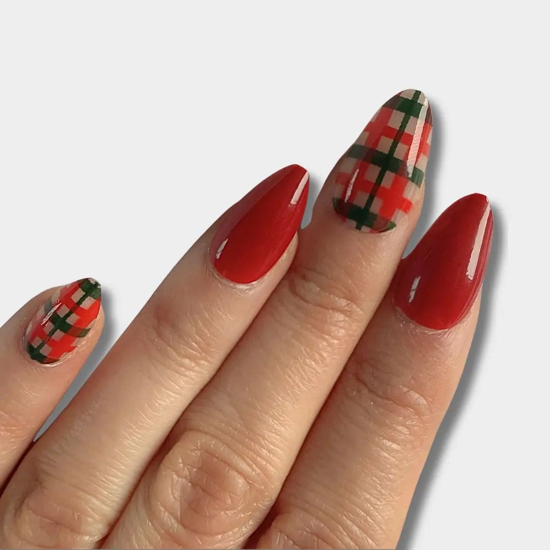 Red Base Green Beige Plaid Accent Red Base Green Beige Plaid Accent β Winter Plaid Nails