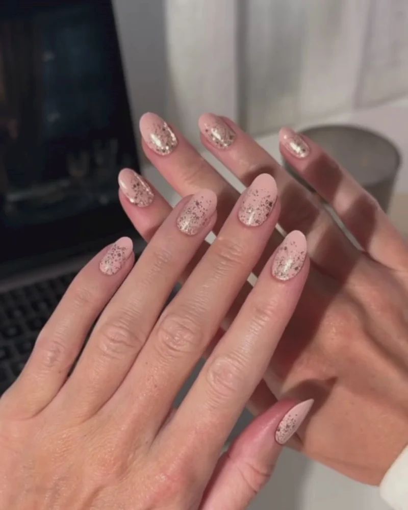 Glitter Ombre Visual Idea Glitter Ombre Visual Idea β Sparkly Winter Nails