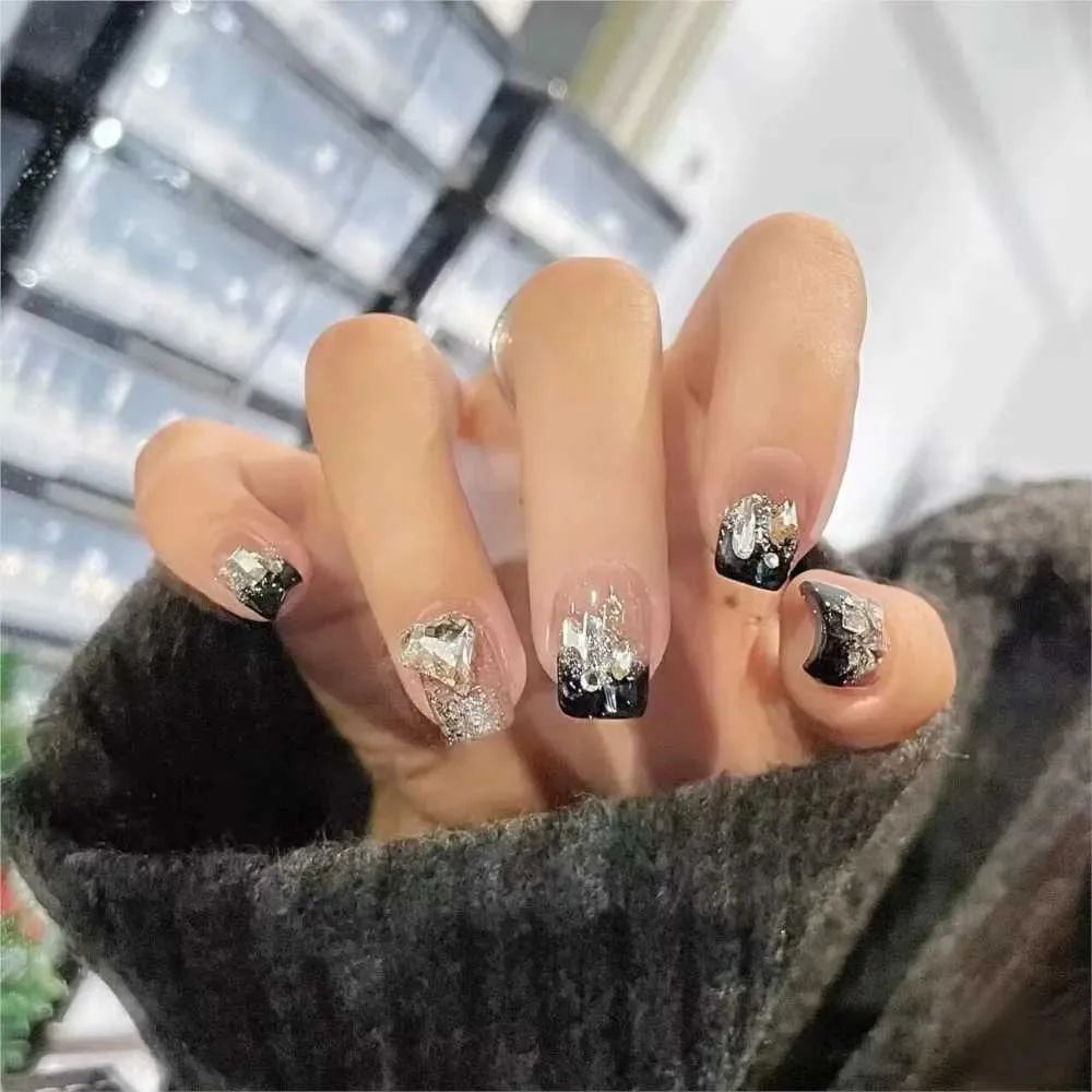 Visual Idea β Black Baddie Winter Nails