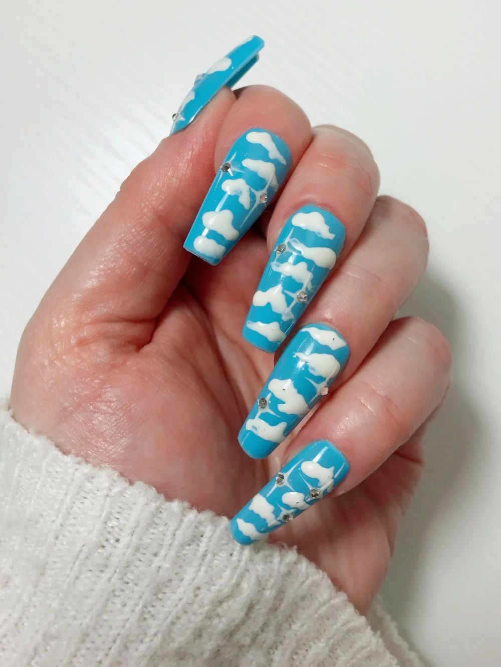 Winter Whimsical Visual Idea Winter Whimsical Visual Idea β Winter Rhinestone Nails