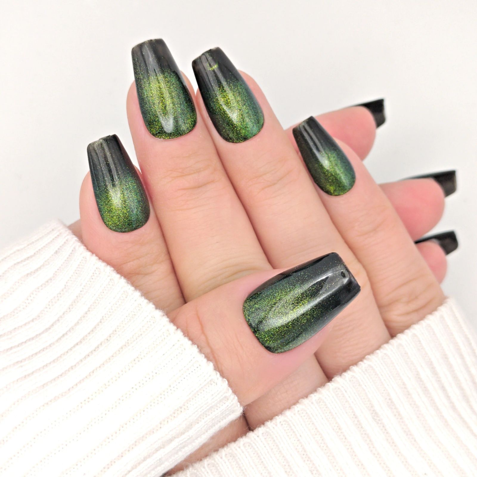 Shimmer Cat Eye Visual Idea Shimmer Cat Eye Visual Idea β Dark Green Winter Nails
