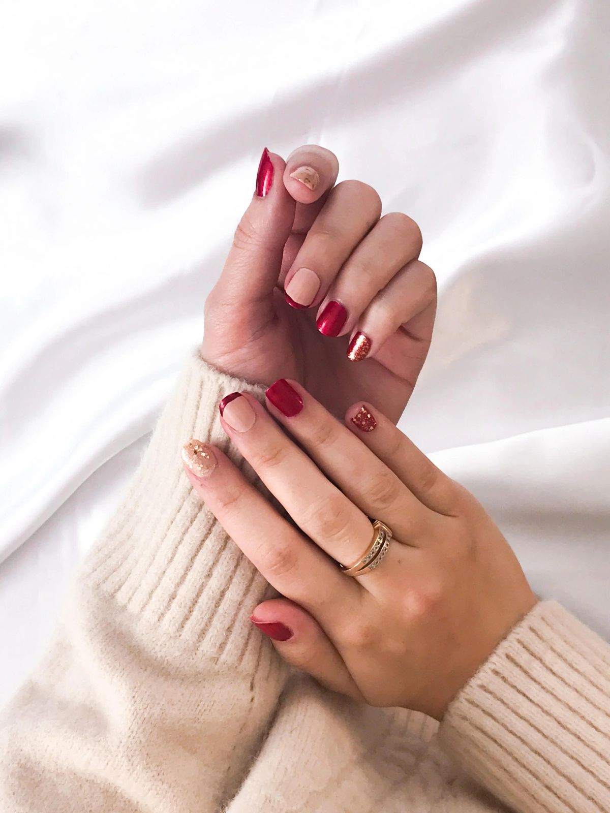 Short Square Red Nude Glitter Mix — Easy Christmas Nails 2026