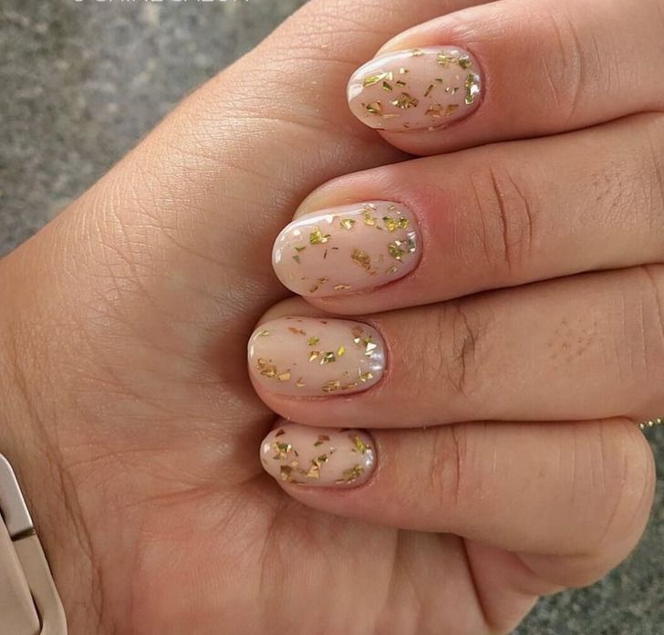 Subtle Gold Foil Flake Short Oval Nails — Winter Gold Nails